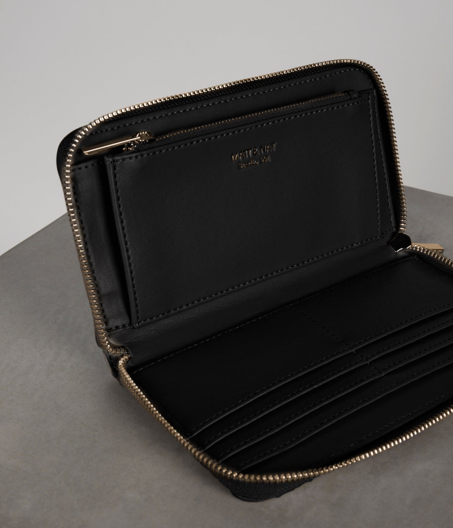 variant:: noir -- leici uppeal noir