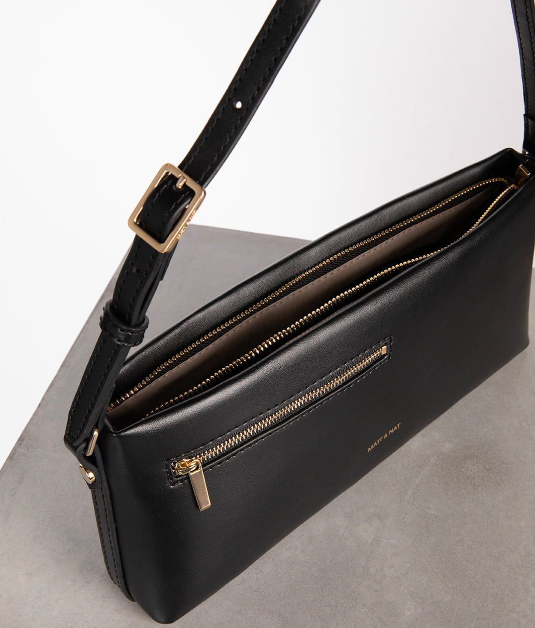 variant:: noir -- cana uppeal noir