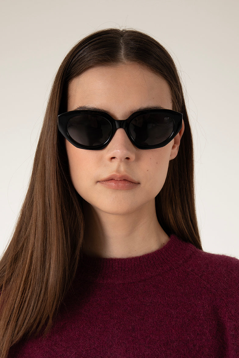 variant:: noir -- laci sunglasses noir