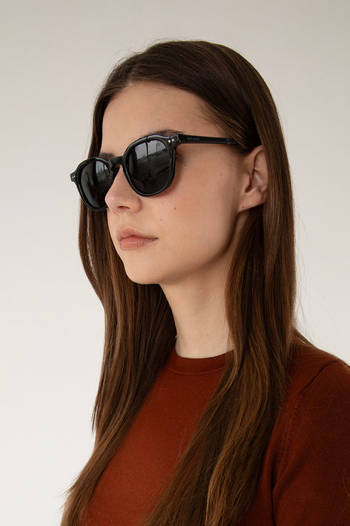 variant:: noir -- nika sunglasses noir