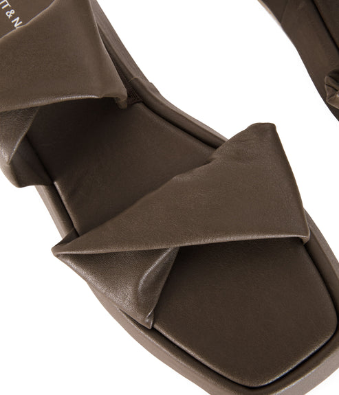 variant:: brun -- aiko shoe brun