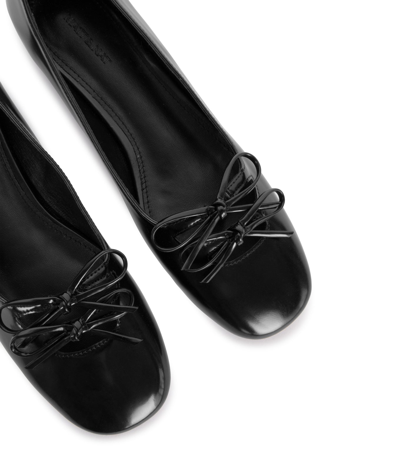 variant:: noir -- less shoe noir