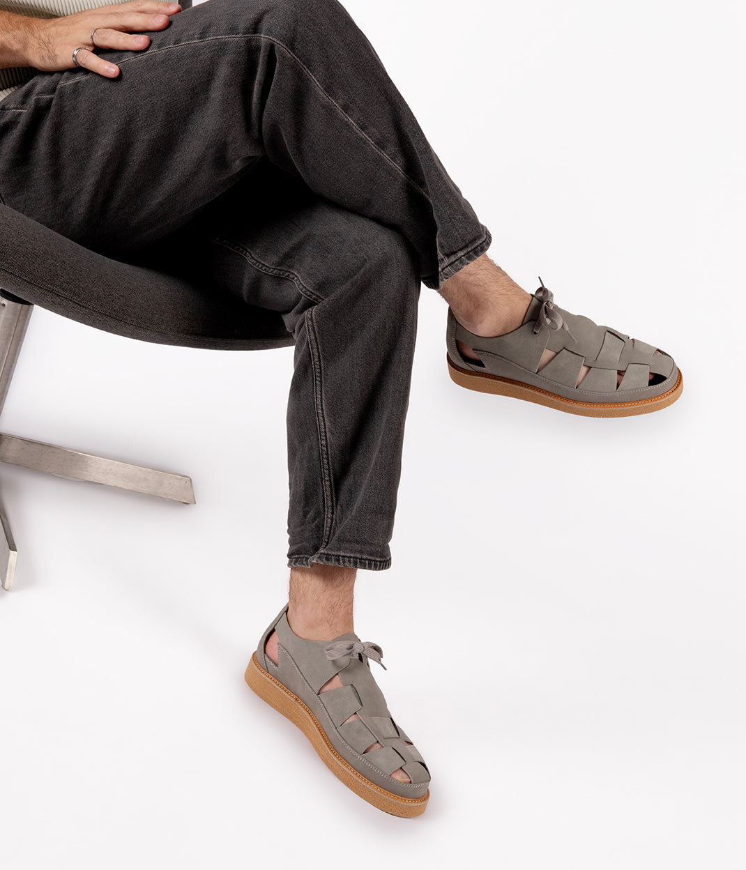 variant:: gris -- izak shoe gris