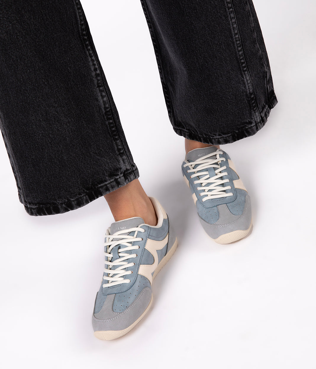 variant:: bleu -- sakura shoe bleu