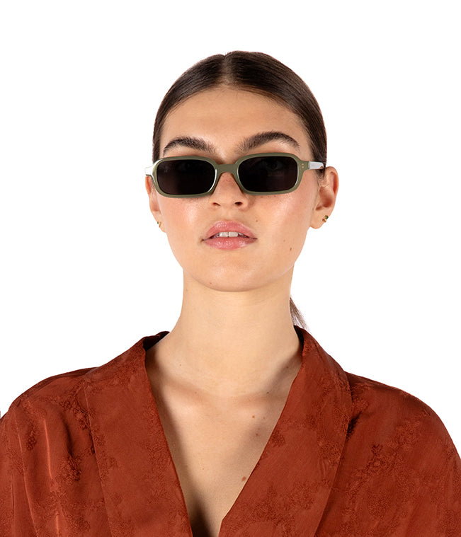 variant:: vert -- mendi sunglasses vert