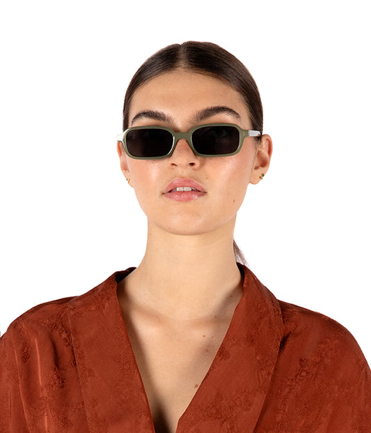 variant:: vert -- mendi sunglasses vert