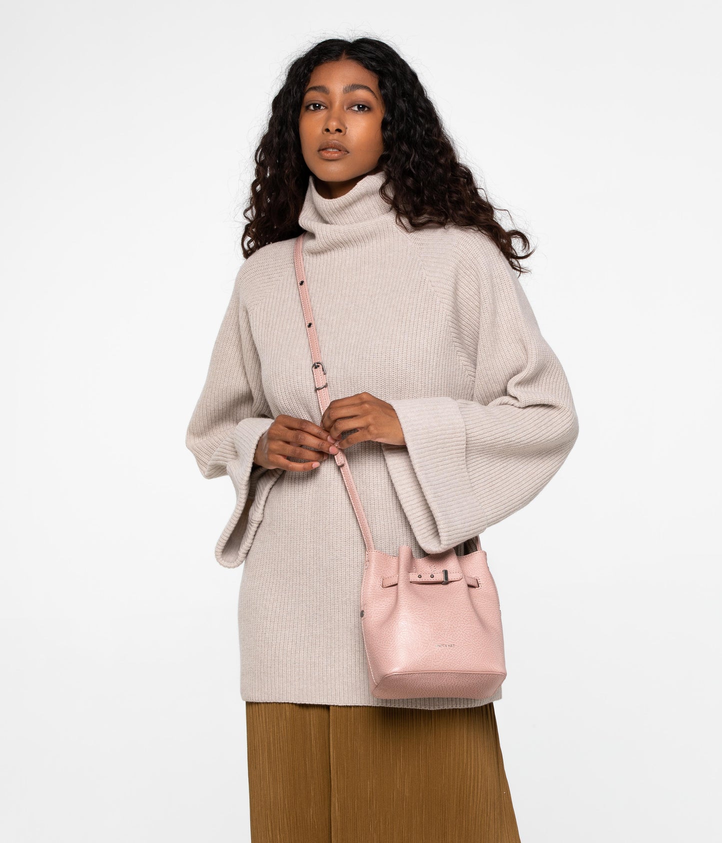 variant:: noir-- lexi mini dwell noir