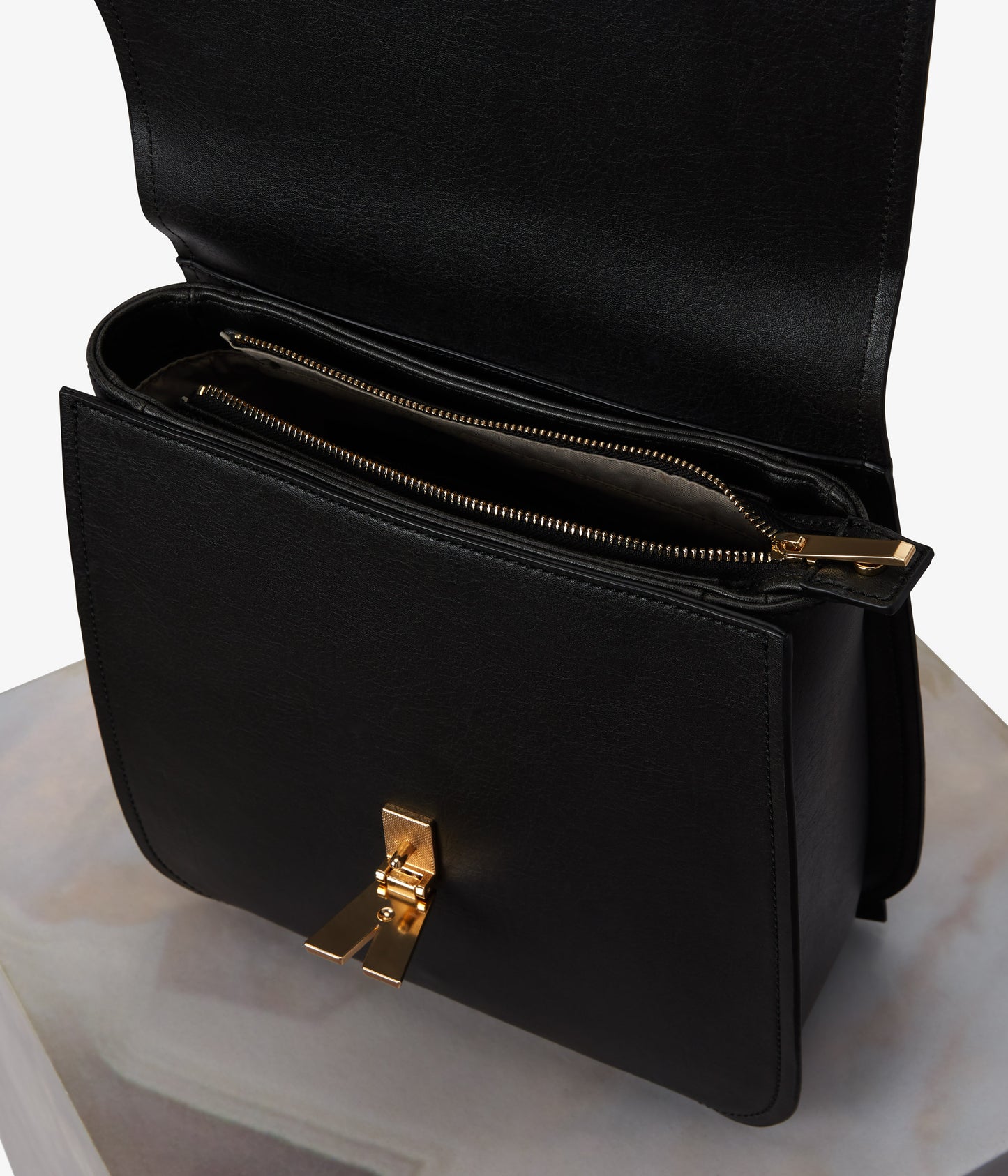 variant:: noir -- brooke vintage noir