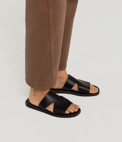 variant::noir -- lily shoe noir