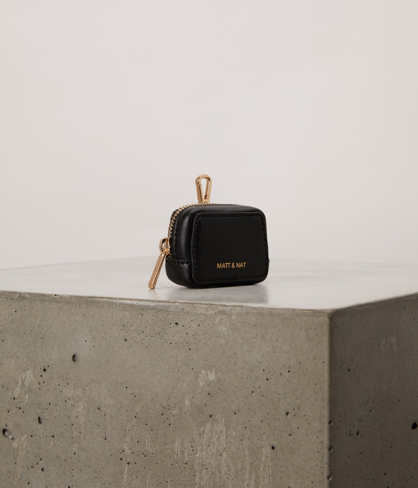 variant:: noir -- harv uppeal noir