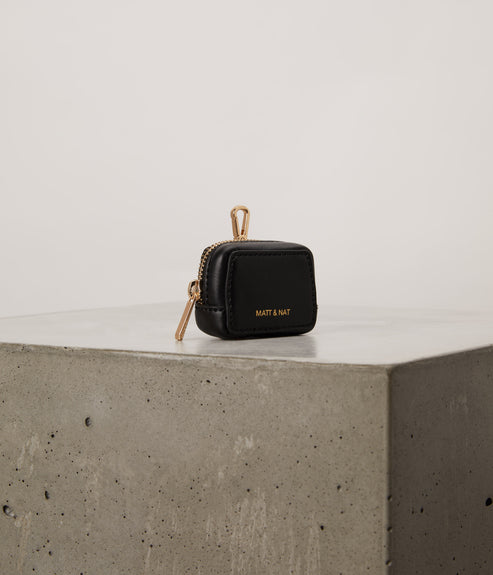 variant:: noir -- harv uppeal noir