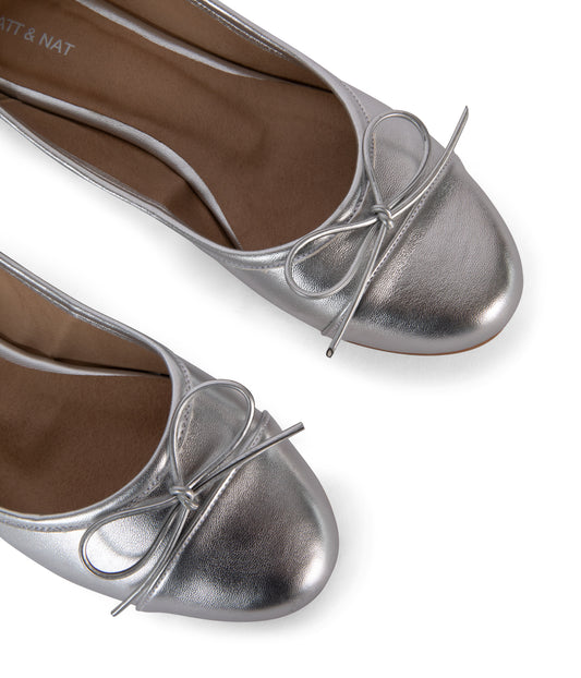 variant:: argent -- mahon shoe argent