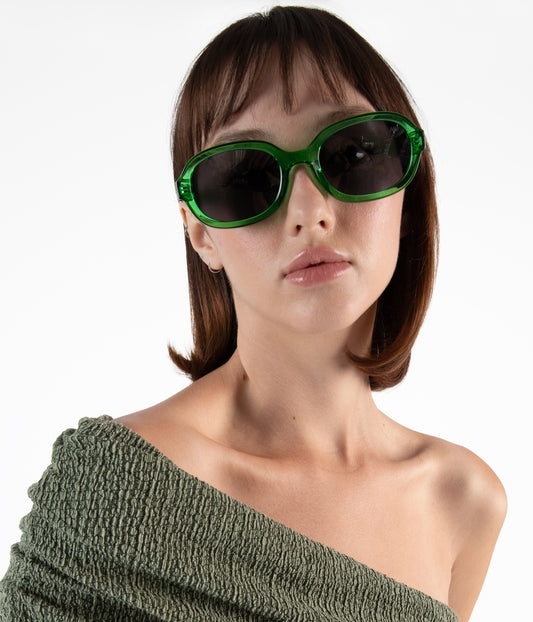 variant:: vert -- aara sunglasses vert