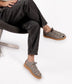 variant:: gris -- izak shoe gris