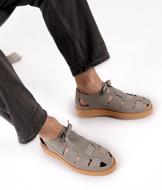 variant:: gris -- izak shoe gris
