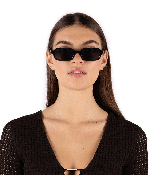 variant:: noir -- mendi sunglasses noir